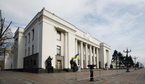 Рада не поддержала обучение в украинских вузах на иностранном языке