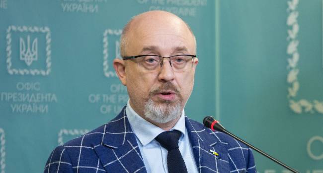 Резников заверил, что Украина не будет менять Конституцию ради предоставления Донбассу особого статуса