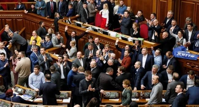 На этой неделе мы все убедились, что снятие депутатской неприкосновенности оказалось фейком, – Акперов На этой неделе мы все убедились, что снятие депутатской неприкосновенности оказалось фейком, – Акперов