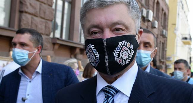 «На допросах постоянно»: адвокаты назвали количество дел, в которых фигурирует Порошенко