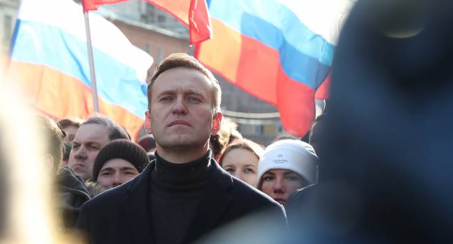 «Совсем недавно я не узнавал людей и не понимал, как разговаривать»: Алексей Навальный опубликовал новое фото с больницы, рассказав о состоянии здоровья 