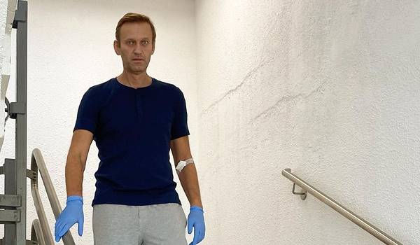«Не мог понять, где брать слова»: Навальный рассказал, как происходит его восстановление после отрпавления 