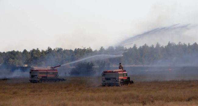 «Горит 10 гектаров территории»: Во время проведения стрельб на военном полигоне в Украине начался масштабный пожар