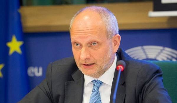 Посол ЕС в Украине считает, что Зеленский искренне хочет достичь мира на Донбассе