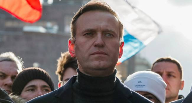 «Это все те же ботинки»: политолог указал на явную ложь в инциденте с Навальным