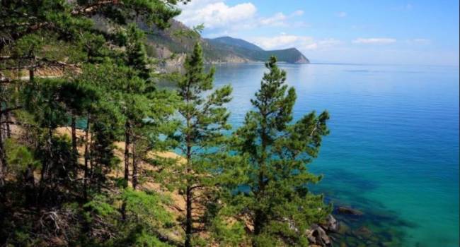 Достиг критической отметки: в России бьют тревогу из-за уровня воды в озере Байкал