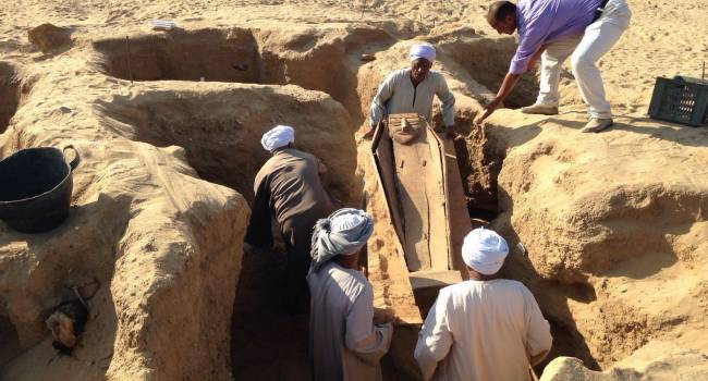 Ученые заявили об удивительной находке в Египте: саркофаги практически не повреждены
