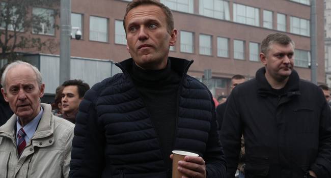«План убийц был прост - мне станет плохо через 20 мин после взлёта, ещё через 15 мин я вырублюсь»: Навальный рассказал, кто на самом деле спас ему жизнь 