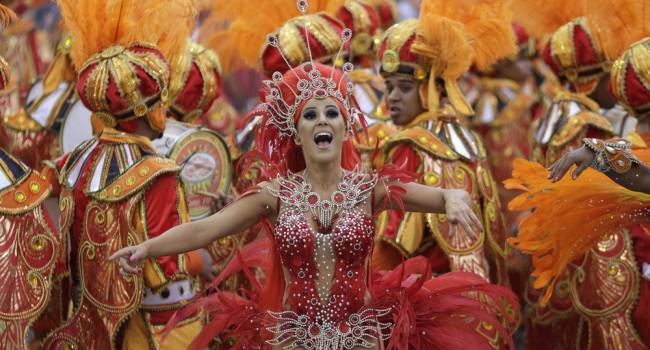 Впервые за всю историю: в Рио-де-Жанейро отменили традиционный карнавал