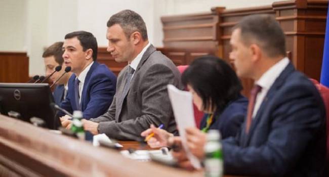 Политолог: Кличко сохранит свое кресло, но «Ударного» монопольного большинства в него в Киевсовете не будет