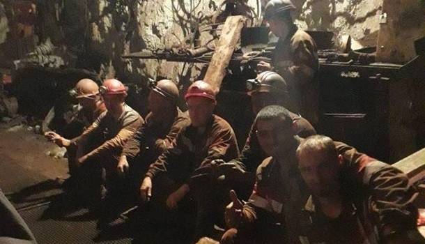  60 шахтеров в Кривом Роге продолжают протестовать 