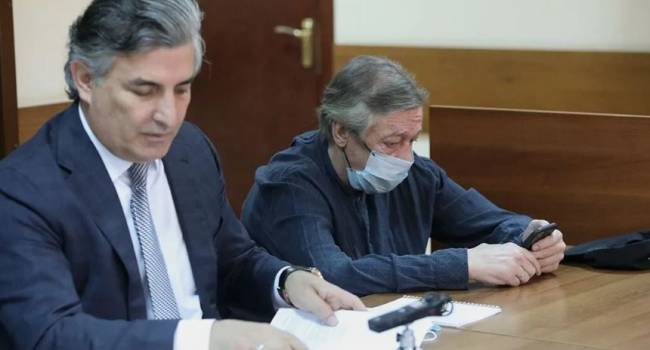 «Смахивает на мошенничество»: родственники Ефремова собираются подать в суд на его бывшего адвоката Пашаева